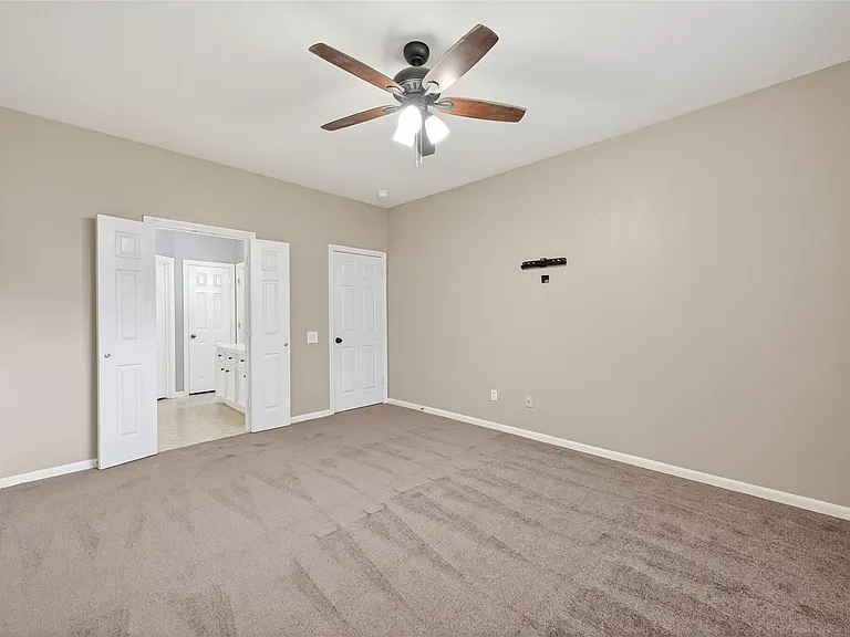 232 Doncaster St — Photo 27