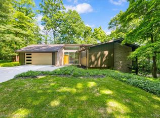 3939 Charing Cross Rd, Bloomfield Hills, MI 48304