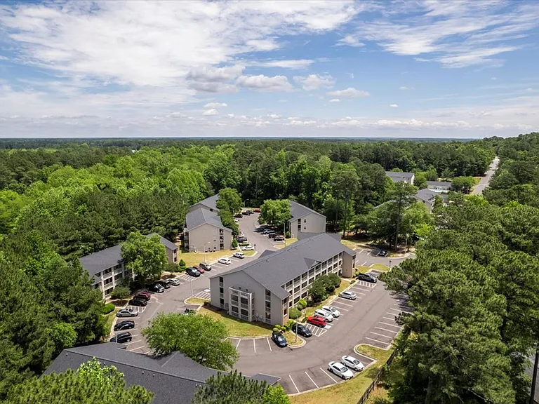 Meadowbrook Luxury Apartments — Photo 11