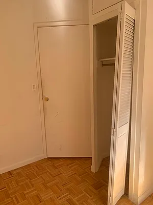 Rented by M.Grossman R.E. Management | media 10