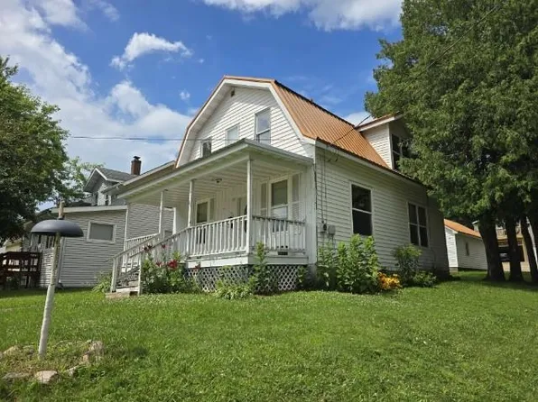 61 Wilson St, Clintonville, WI 54929