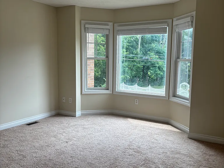 2122 Clinton St — Photo 34