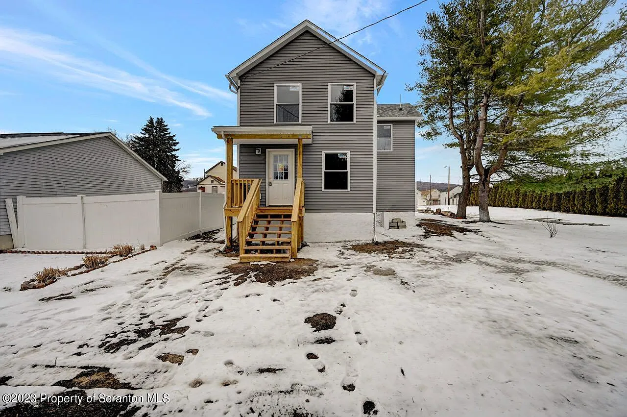 339 1st St photo 1