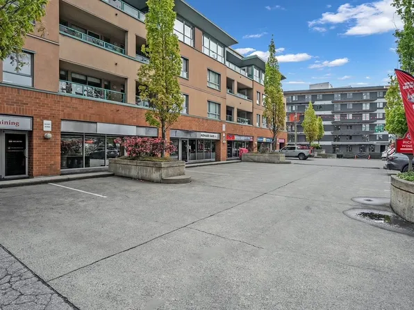 223 Mountain Hwy #Penthouse 05, North Vancouver, BC V7J 3V3