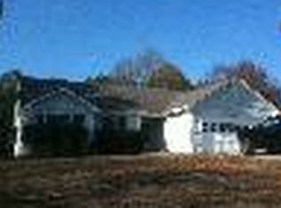 17 Camelot Dr, Cartersville, GA 30121