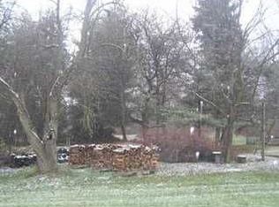 560 Bemis Rd, Saline, MI 48176