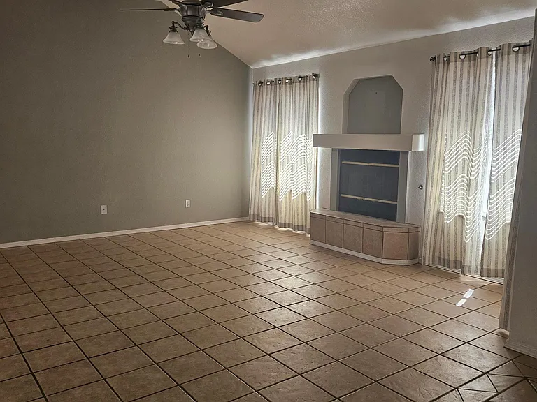 2291 La Senda Dr — Photo 4