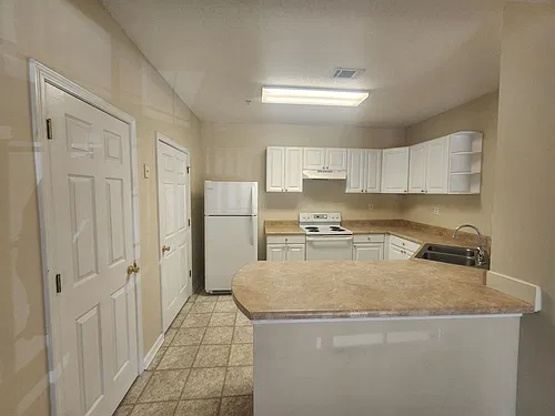 140 Wexford Dr #202 Photo 1