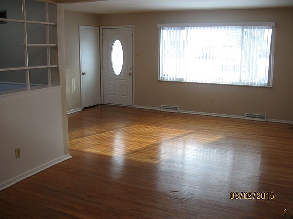 3rd image of 813 Mary Jo Ln
