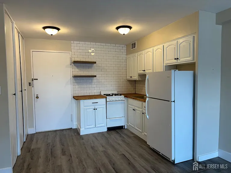 123 S Adelaide Ave #2L — Photo 11