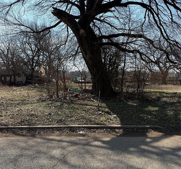 1st image of 940 SE 14th St Lot 4