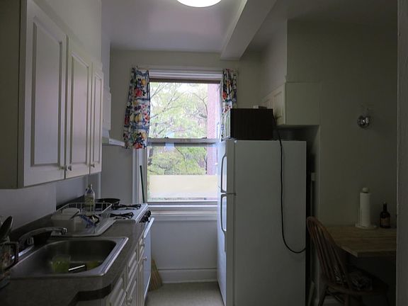 2nd image of 623 Larchmont Acres APT A