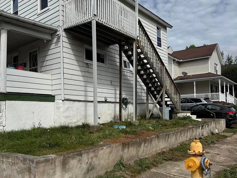 111 W Grove St — Photo 10