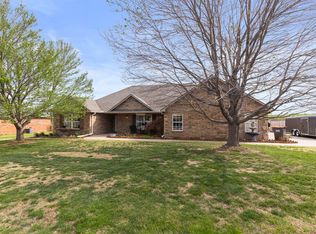 1800 Estates Dr, Grove, OK 74344