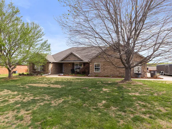 1800 Estates Dr, Grove, OK 74344