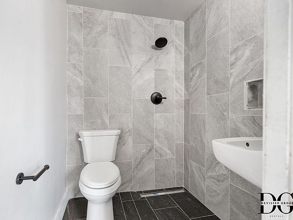 4th image of 1566 Wealthy St SE APT 3