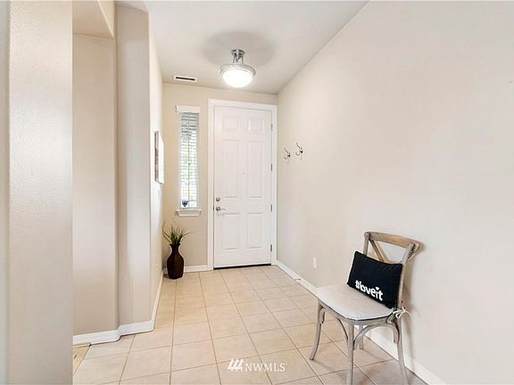 4th image of 4205 Sentinel Dr NE