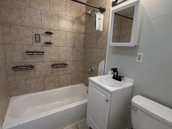 137 Rock Creek Rd #2, New Haven, CT 06515