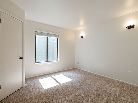 5th image of 1487 Woodside Ave #206B