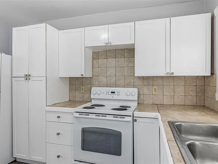 6802 Larmon St — Photo 10
