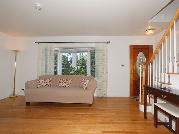 2nd image of 3728 Hudsonview St
