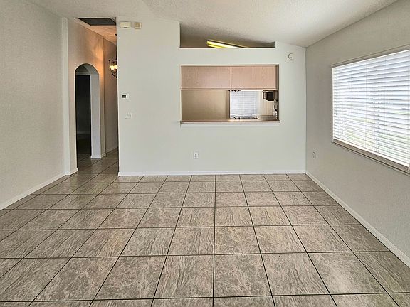 3rd image of 501 Lindsay Anne Ct