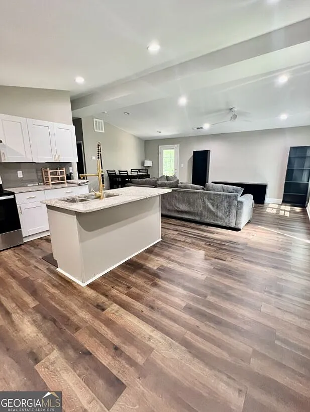 3 bed, 2.0 bath, 1254 sqft, $1,890 — Photo 2