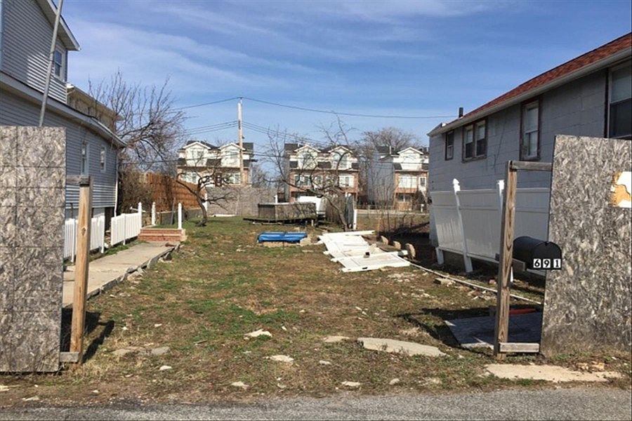 1st image of 691 Seaver Ave