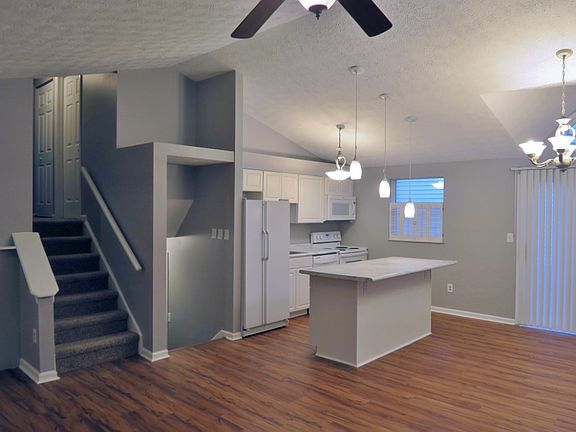 3rd image of 10051 Forestedge Ln