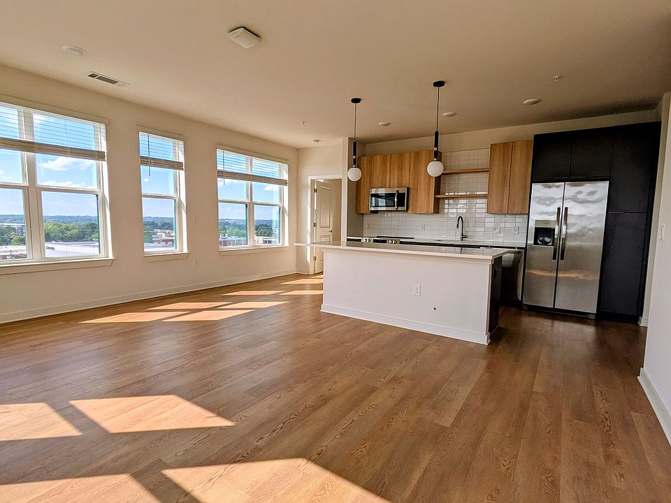 1st image of 3304 South Blvd #811