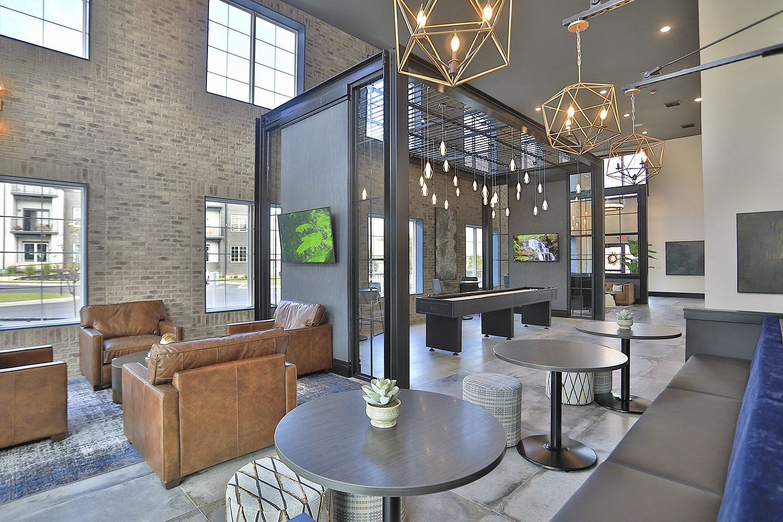 Graphite Oakley - 2940 Disney St Cincinnati OH (11 units available