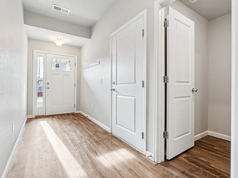1050 Oak Cir — Photo 3