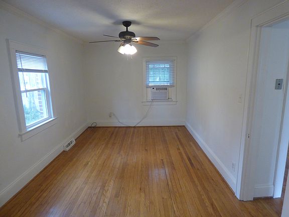 3rd image of 795 1/2 Hendersonville Rd #795-1/2
