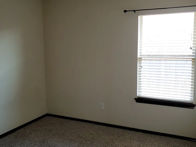 19109 Blanco Dr — Photo 15