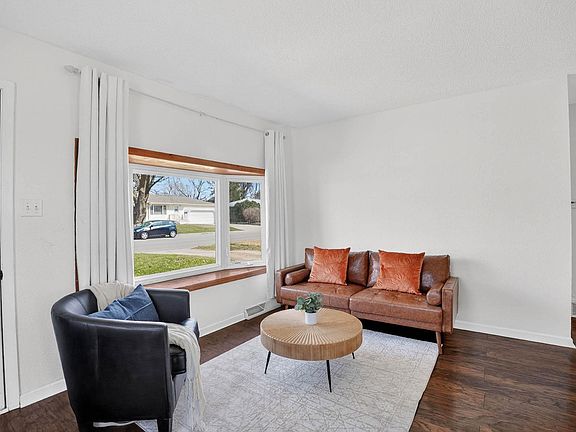 2nd image of 1802 Easton Ave