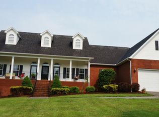 1443 River Run Cir, Sevierville, TN 37876