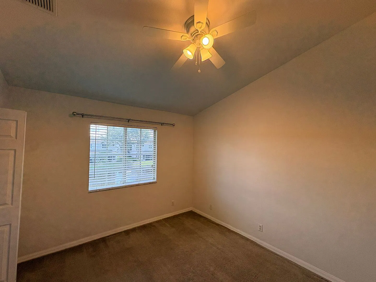 2/2.5 Townhome in Fort Myers for Rent — Photo 4