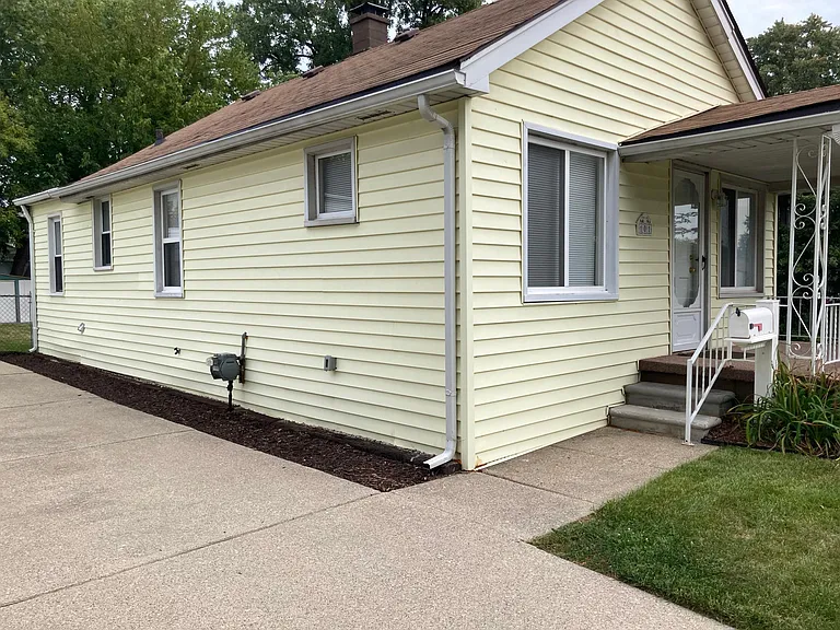 101 E Harwood Ave — Photo 4