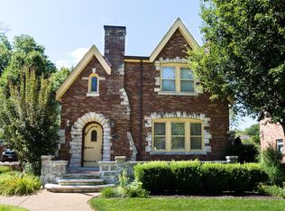 7326 Country Club Dr, Saint Louis, MO