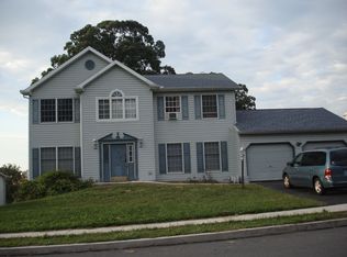 2250 Canterbury Dr, Mechanicsburg, PA 17055