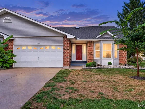 2960 Sylvan Ln #5D, Saint Charles, MO 63301
