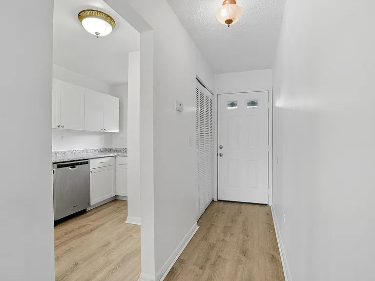 5361 Treetops Dr — Photo 22