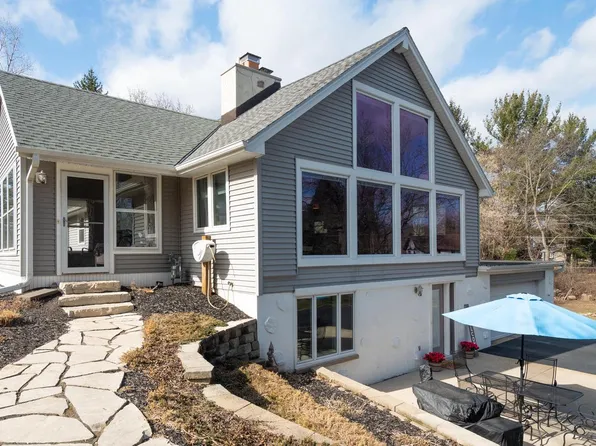 410 Caernarvon ROAD, Wales, WI 53183