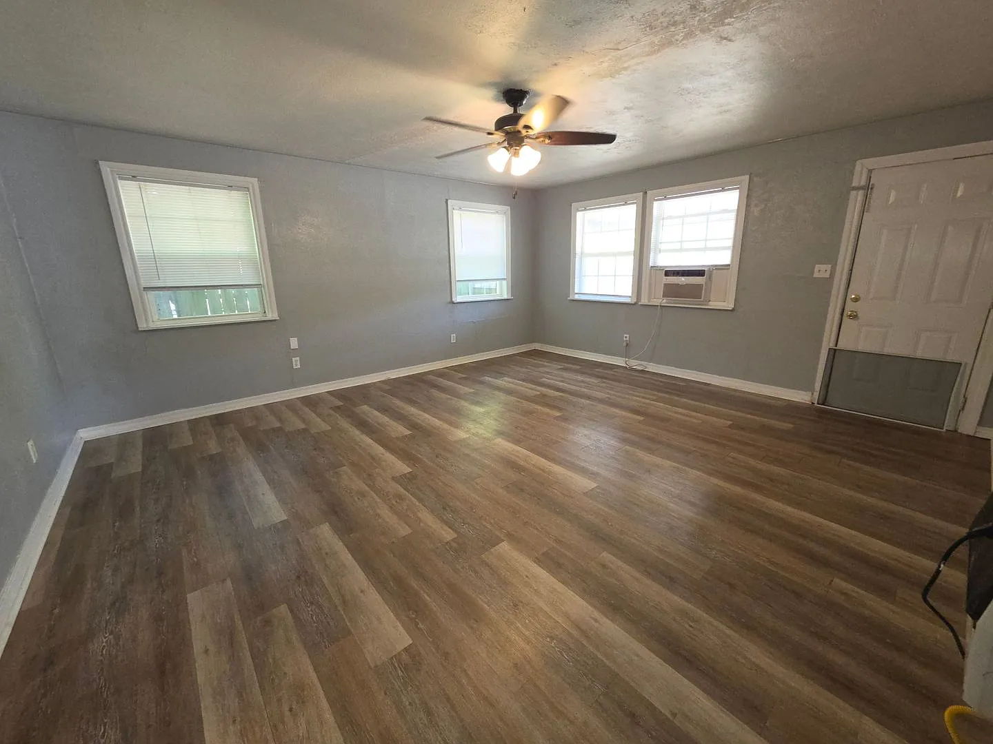 2 bed, 1.0 bath, 1045 sqft, $850 — Photo 3