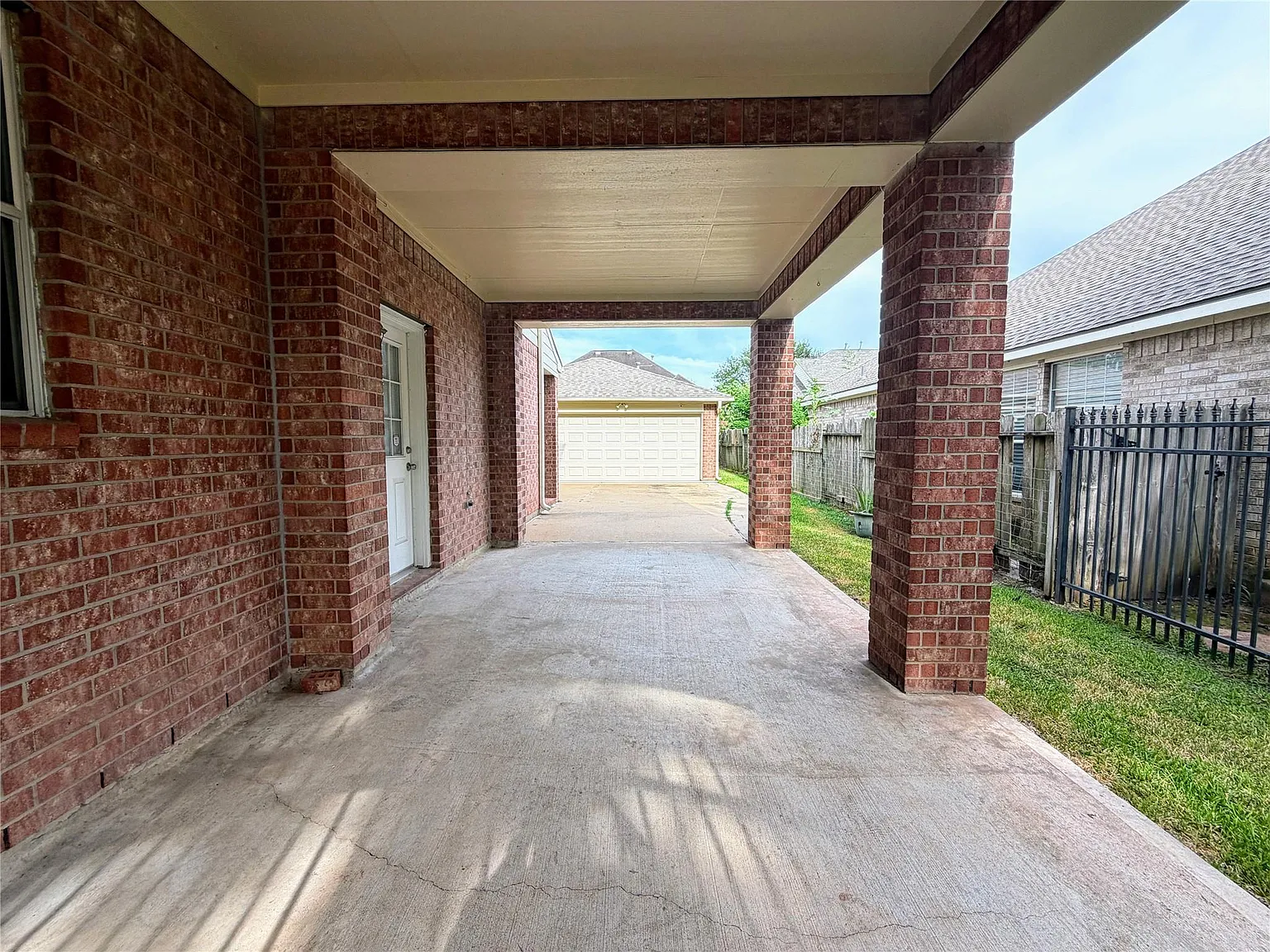 5 bed, 3.0 bath, 3076 sqft, $3,300 — Photo 4