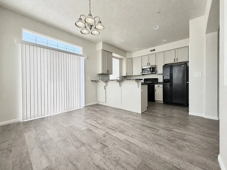 6353 W Passenger Ln — Photo 8