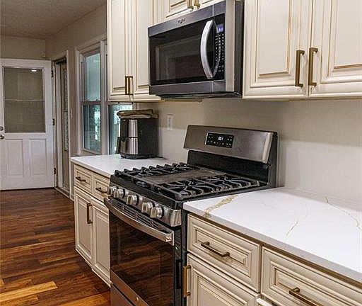 3rd image of 4970 Hull Rd SE