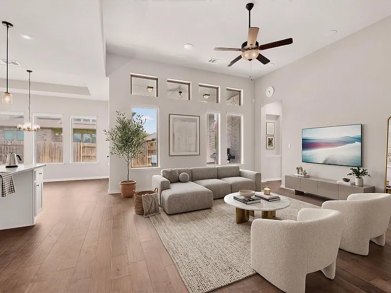 2433 La Mirada St — Photo 5