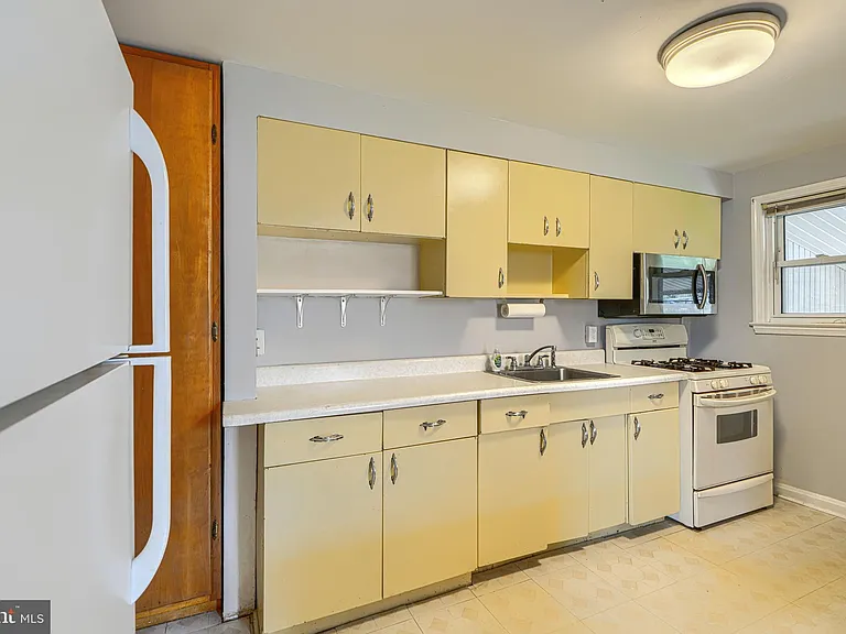 7114 Greenwood Ave — Photo 8