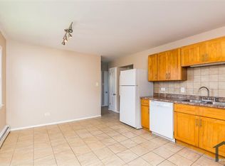 813 E Marquette Rd #3W, Chicago, IL 60637